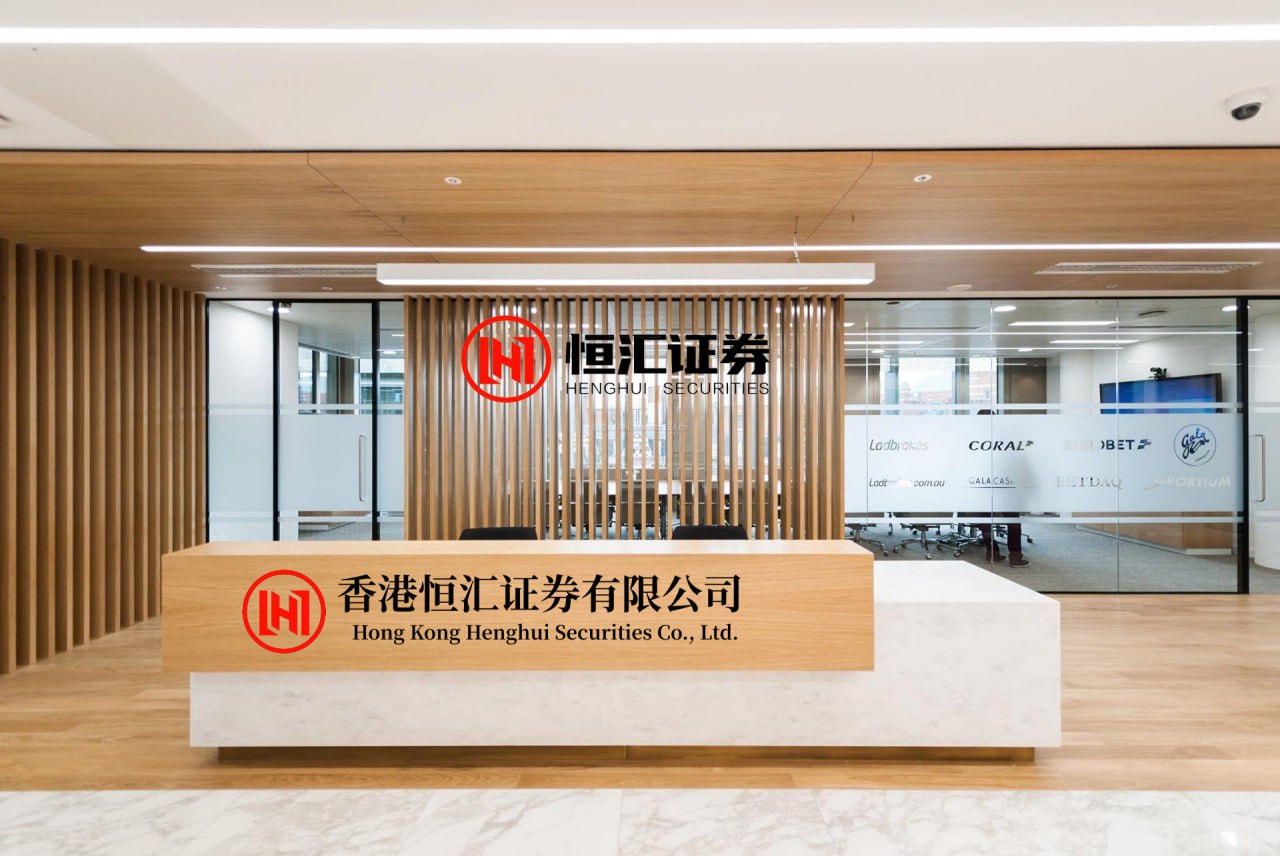 送钱宝 归来仍是顶流，官媒发文，52岁董卿传来好消息，终于等到这一天